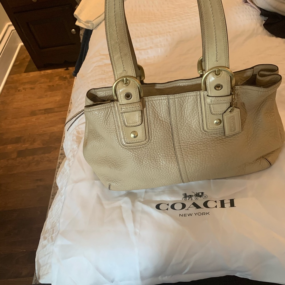 Beige leather coach shoulder bag.